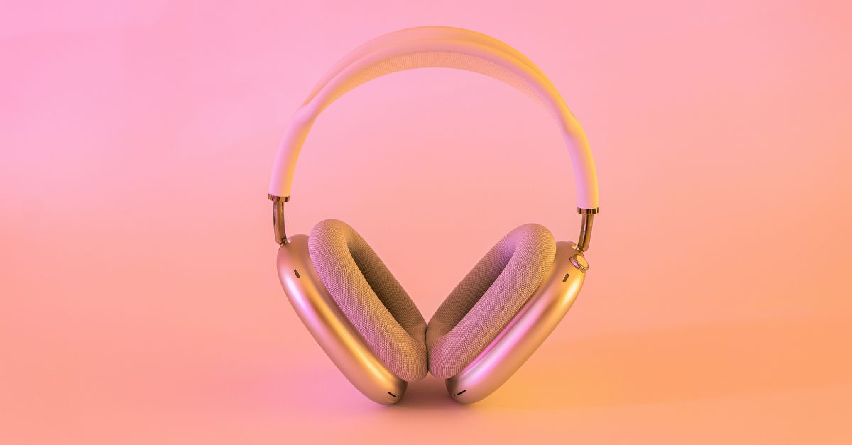Eight business podcasts to inspire your morning commutes in 2025 - Work-Buddy coworking insights